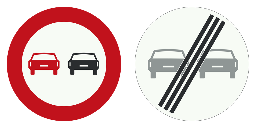 Twee verkeersborden naast elkaar: Verbod voor motorvoertuigen om elkaar onderling in te halen en Einde verbod voor motorvoertuigen om elkaar onderling in te halen