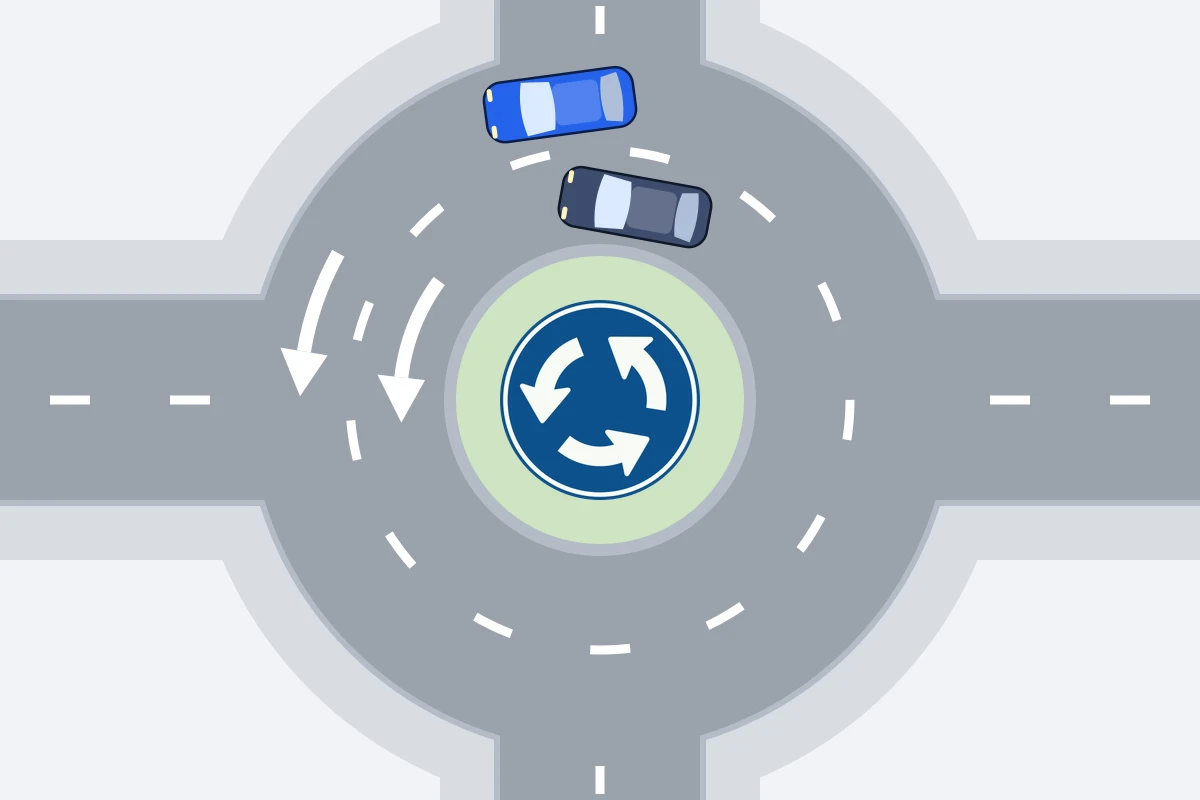 Schema van bovenaf: een rotonde met twee rijstroken, met een blauwe auto op de rechterrijstrook die een grijze auto op de linkerrijstrook rechts inhaalt