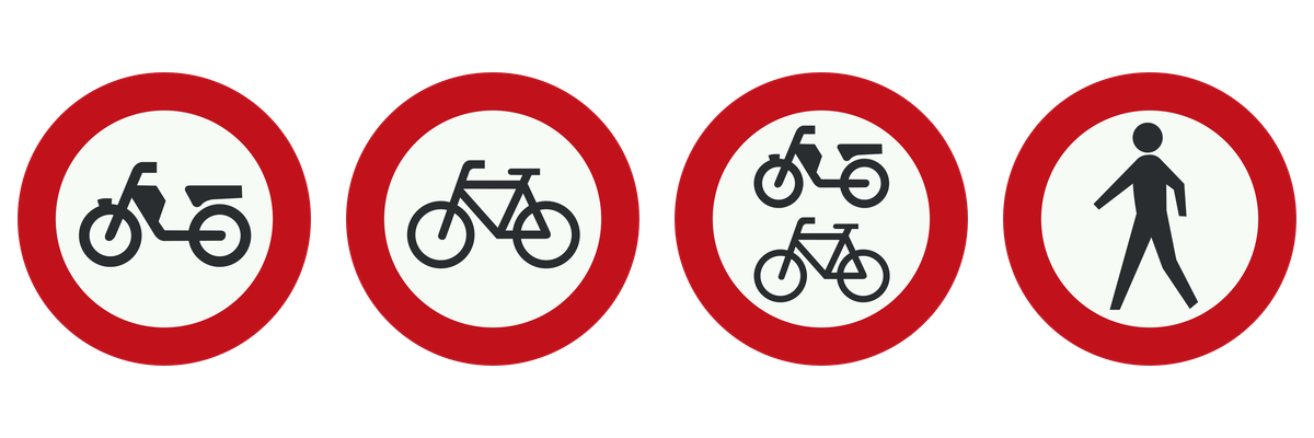 Vier geslotenverklaringen voor bromfietsen, fietsen, de gecombineerde groep en voetgangers