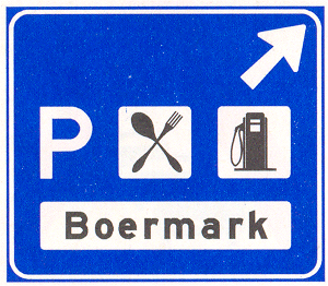 Verkeersbord: Beslissingswegwijzer langs autosnelweg voor de afgaande richting naar een verzorgingsplaats, met de naam van de parkeerplaats en symbolen die de aard van de voorzieningen aangeven